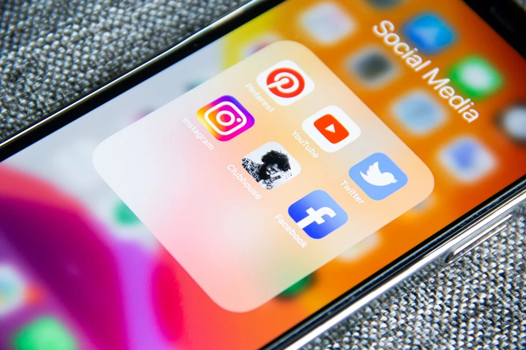Parent guide graphic asking what are instagram instants on a white and pink digital device