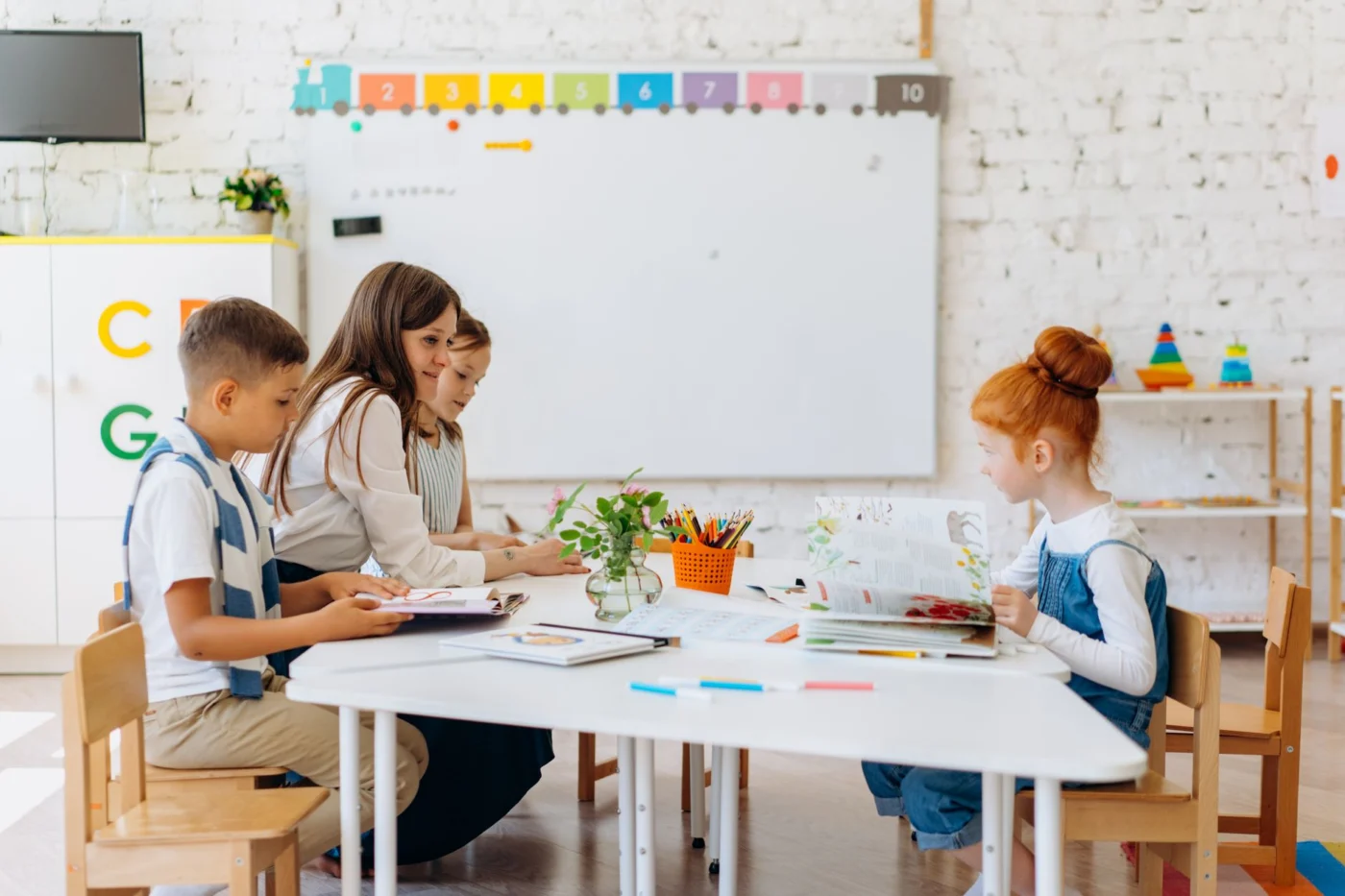 Teacher uses clear routines to help elementary students focus before problems start