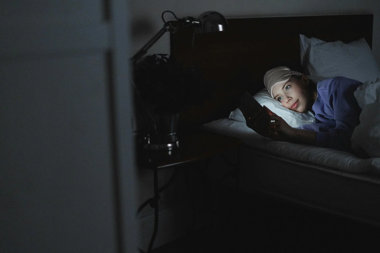 The True Impact of Nighttime Screen Use on Sleep: Proven Tips and Strategies