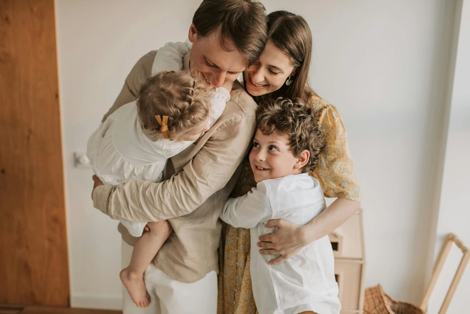 Dolphin Parenting: The Balanced Approach to Raising Happy, Independent Children